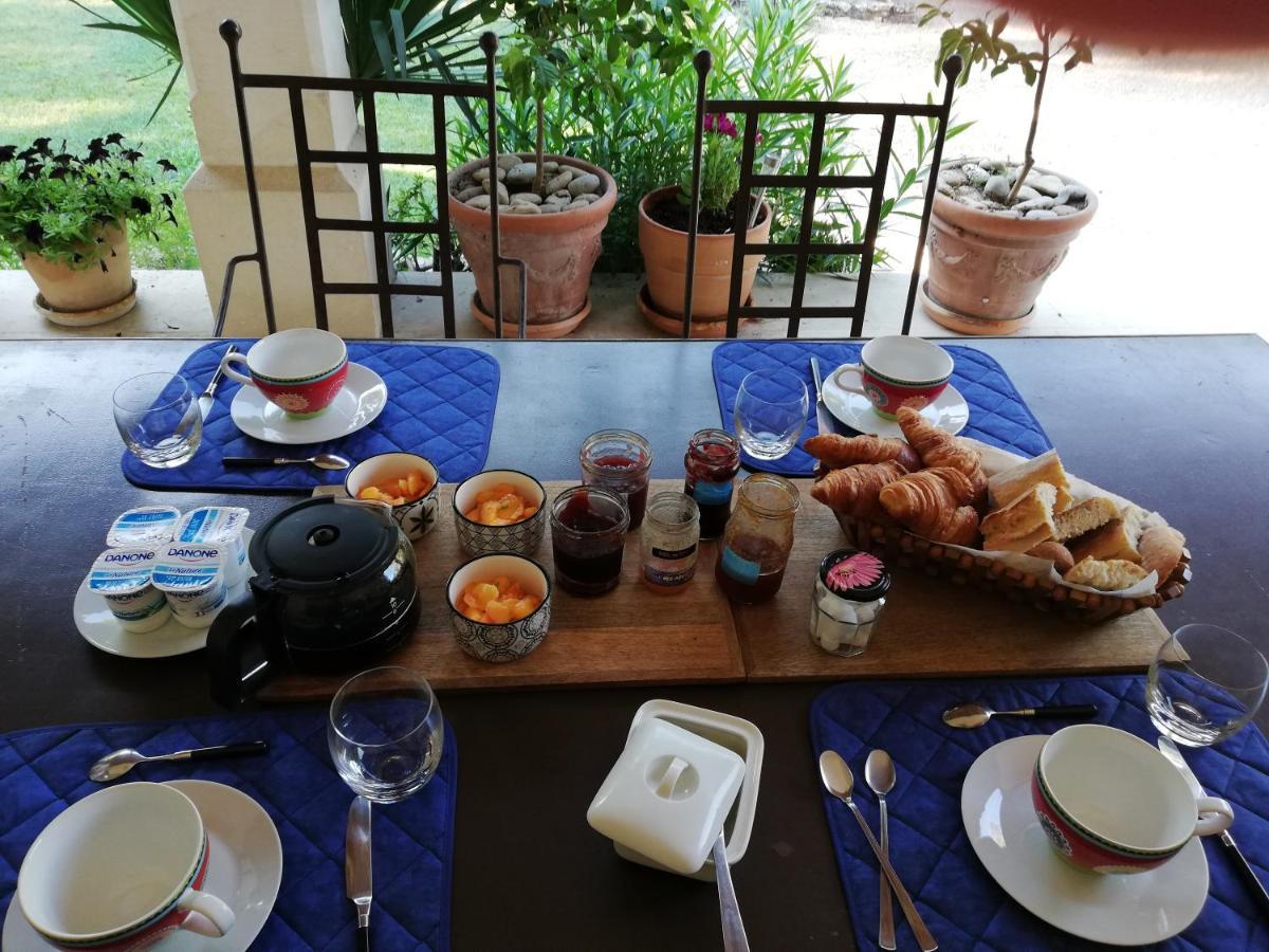 La Goutadou Bed & Breakfast Cabannes Bagian luar foto