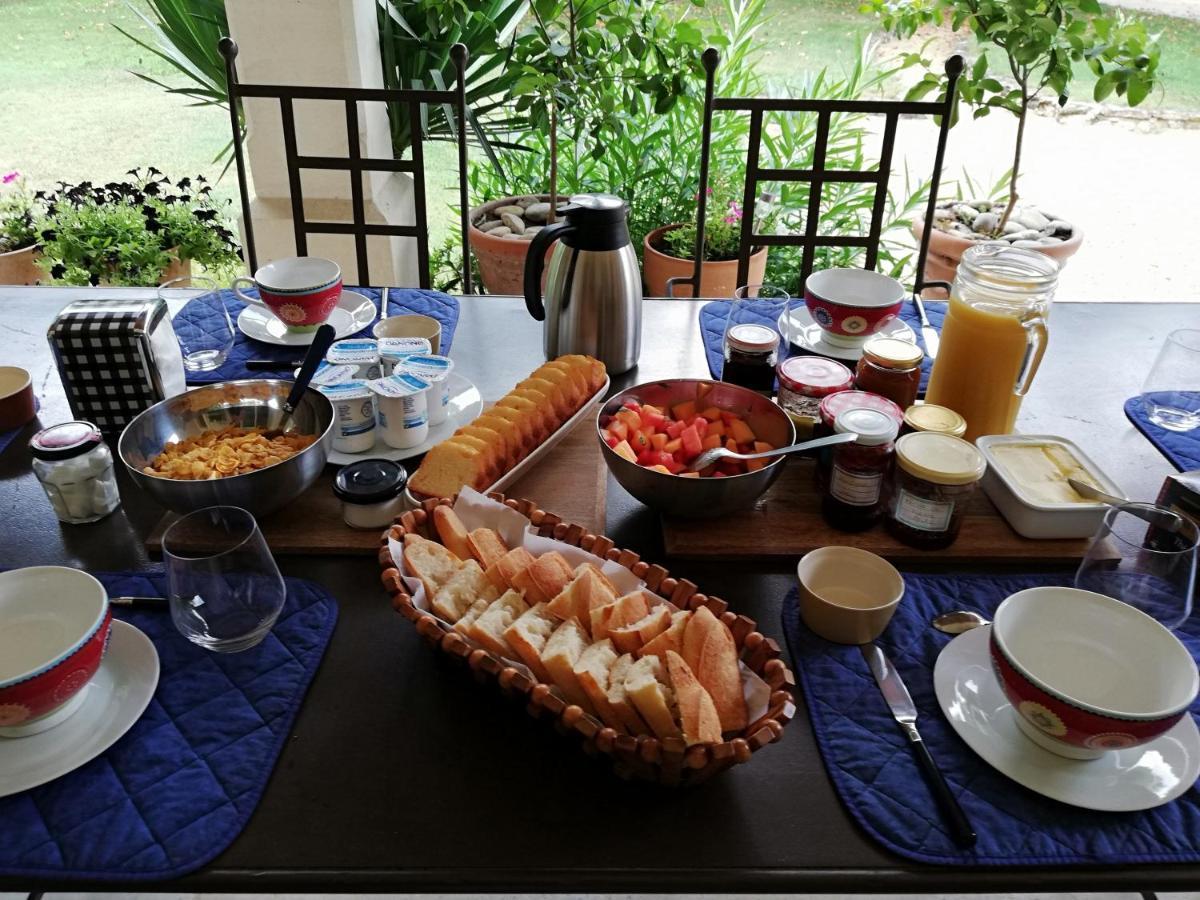 La Goutadou Bed & Breakfast Cabannes Bagian luar foto