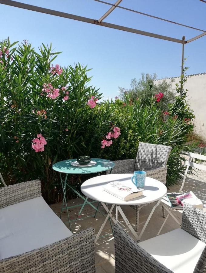 La Goutadou Bed & Breakfast Cabannes Bagian luar foto