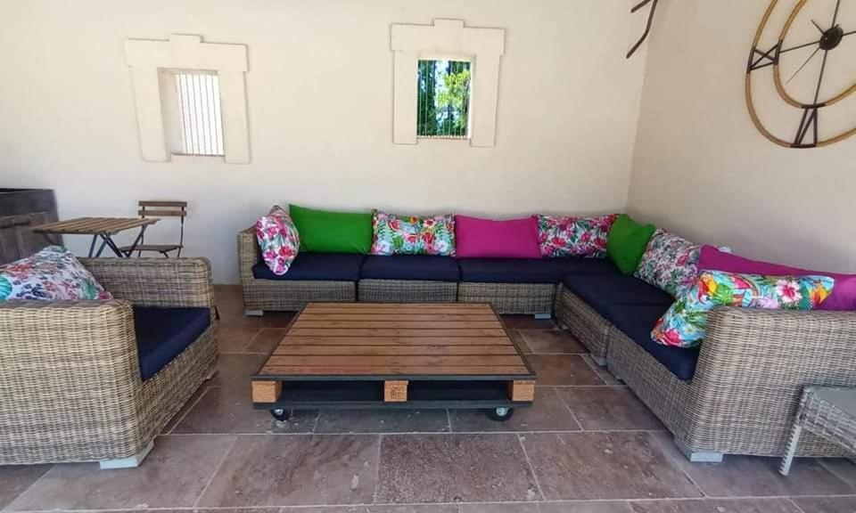 La Goutadou Bed & Breakfast Cabannes Bagian luar foto